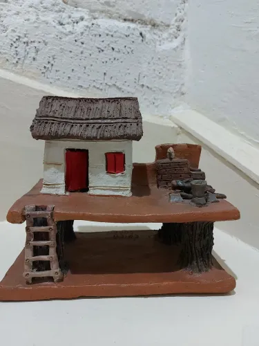 Escultura de Casa em Barro queimado