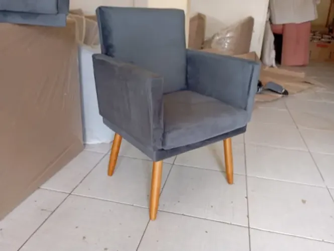 Poltrona Veludo Cinza Nova Ponta de Estoque