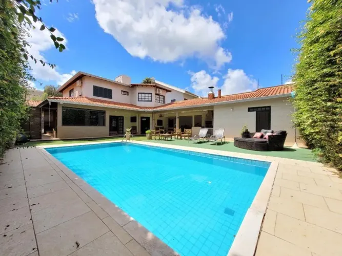 Sobrado para alugar em Maringá, Zona 08, com 3 quartos, com 326.32 m²