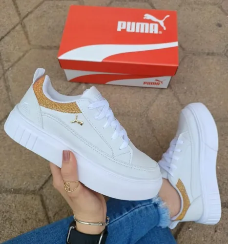 Tênis Puma Branco com Detalhes Dourados