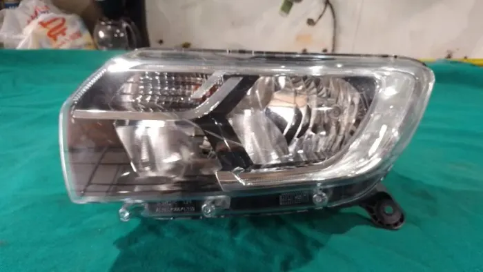 farol sandero  /logan com led 2020/23 usado