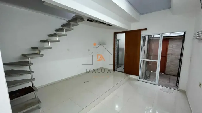 Sobrado para Aluguel no Jardim Modelo com 156 m² e 3 dormitórios/quartos disponíveis