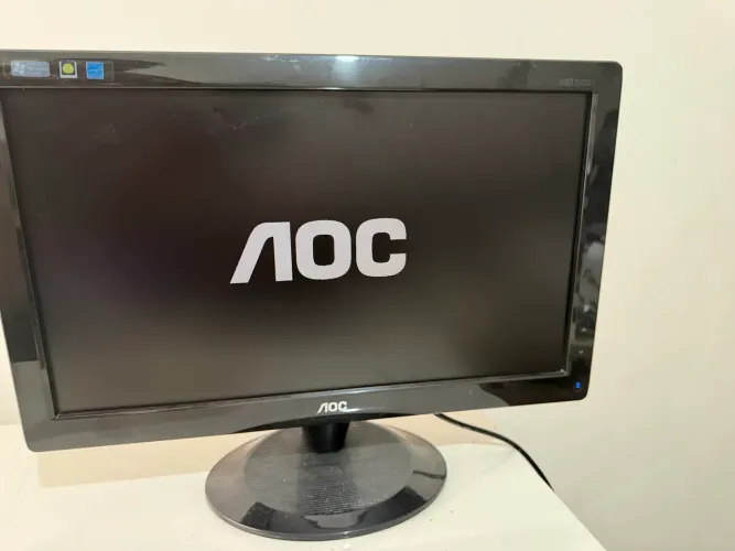 Monitor 18 pol funcionando AOC