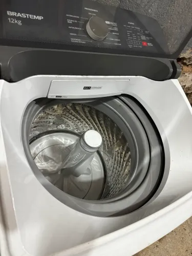 Vendo máquina de lavar roupa Brastemp 12 kg semi nova apenas um ano de uso