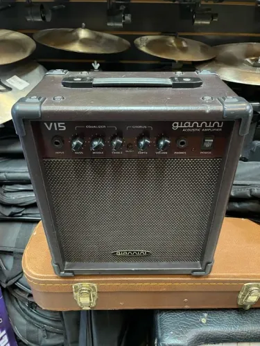 Amplificador para violao Giannini V15 efeito Chorus e entrada para microfone