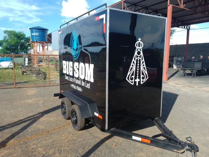 Carretinha de Reboque Bau Fechada Muito Reforçada Com Garantia e Procedencia