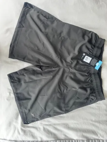 Bermuda com elastano e bolso com zíper 
