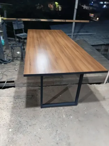 Mesa de MDF e metalon de reunião. Na medida de 250x100x75