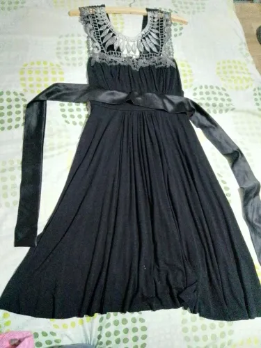 Vestido de Festa Preto com Detalhes
