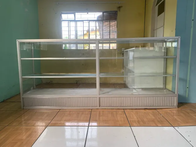 Armários e vitrines