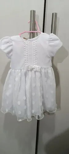 Vestido pregas saia tule poá. Tam G