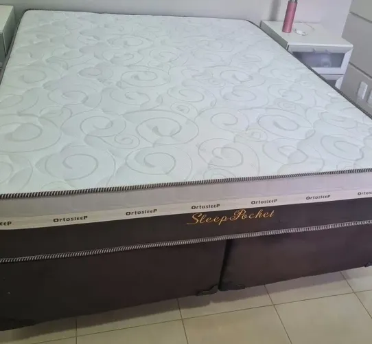 Cama Queen com colchão molas ensacadas