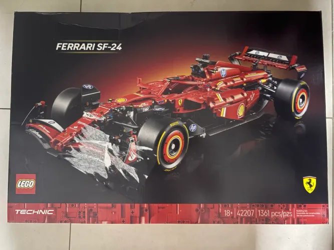 Lego ferrari sf-24 F1 42207 caixa ligeiramente avariada novo completo