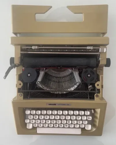 Máquina de Escrever Olivetti Lettera 25 Decoração Vintage - Estojo Original, Conservada.