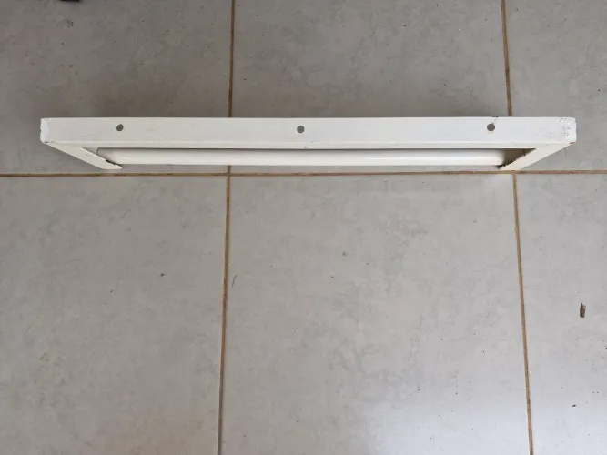 Suporte de ferro ,cor branco. Varias utilidades
