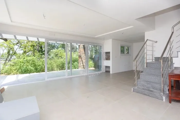 Casa em condomínio semimobiliada para alugar no Ipanema com 4 quartos (3 suítes)