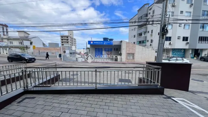 Loja de 120m² no Saco dos Limões