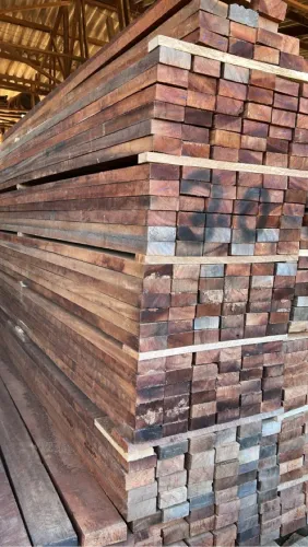 Madeiras para construção tábuas vigota caibros madeirites 