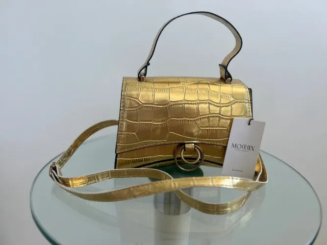 LINDA BOLSA DOURADA ( NOVA) 