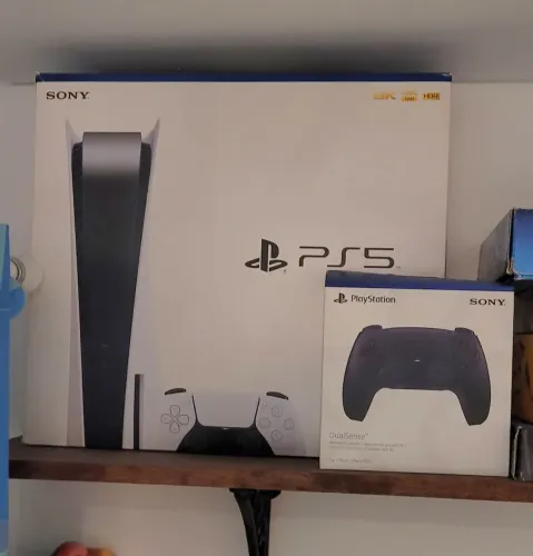 PlayStation 5 (PS5) na Caixa + 2 Controle DualSense