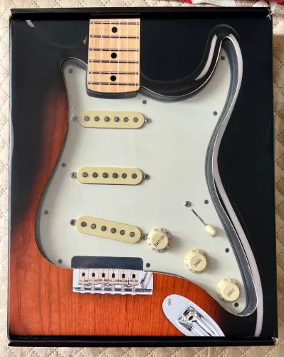 Captação Fender 57/62 + Escudo + Elétrica Kit Stratocaster