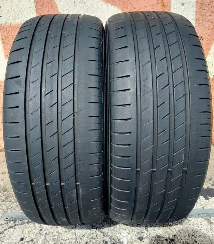 Par de pneu 235/45 aro 19 Goodyear seminovos perfil baixo