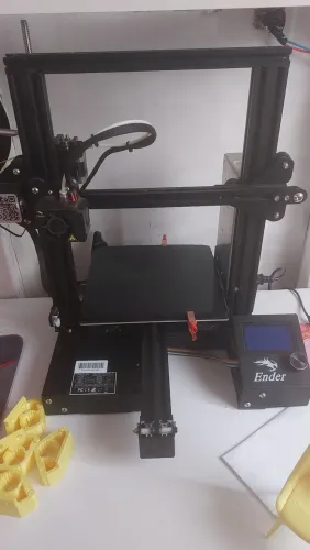 Vendo ou troco impressora 3d Ender 3 pro.