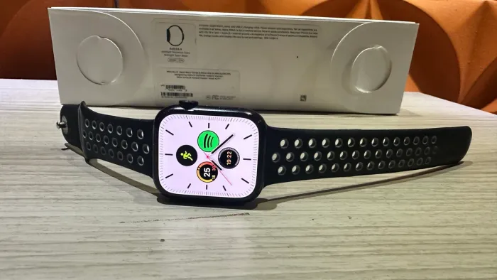 Apple Watch Series 8 45mm + 9 Pulseiras + Carregador Original