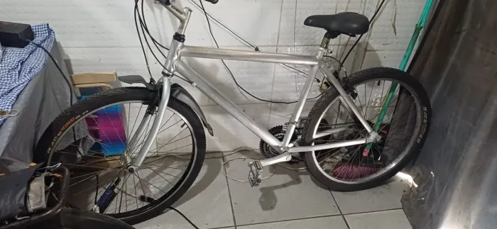 Bicicleta aro 26com marchas de alumínio no bairro morro das pedras
