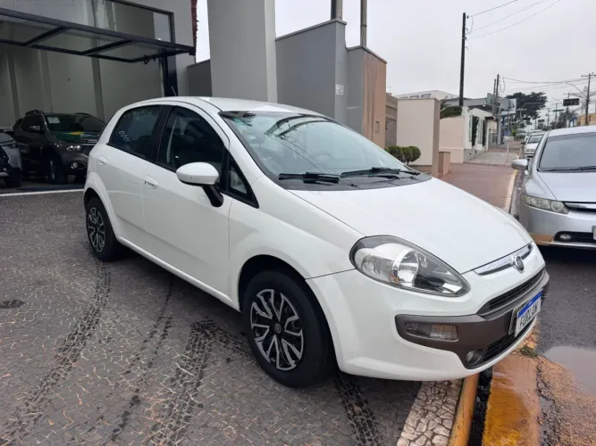 Fiat Punto Essence 1.6 Flex 16V 5P 2013