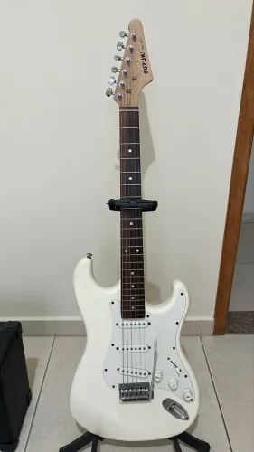 Guitarra Branca Stratocaster Suzuki 