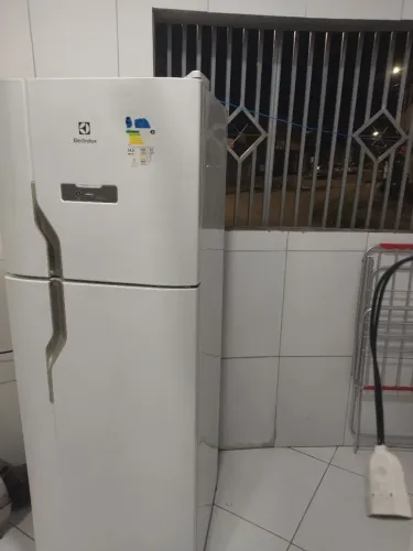 REFRIGERADOR DUPLEX FROSFREE SEMENOVO GELA BEM