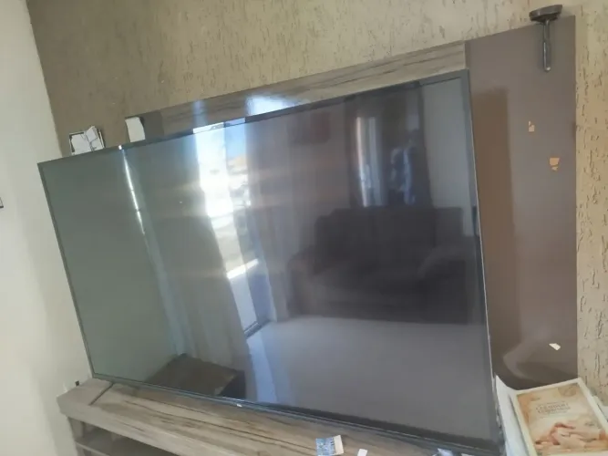 Televisão TCL 65 polegadas com defeito