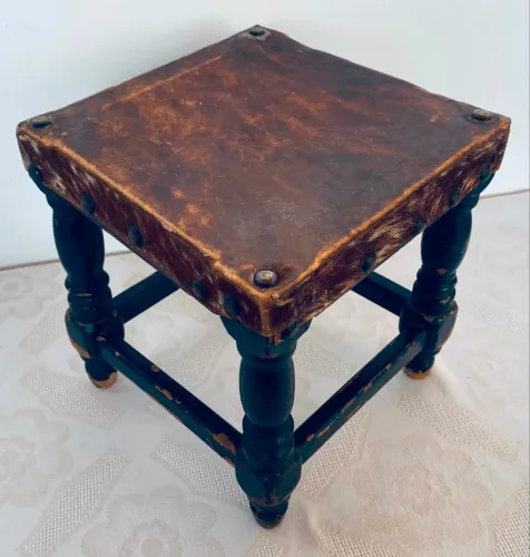 Banqueta Rústica Vintage Madeira Maciça E Couro Legítimo Com Tachas