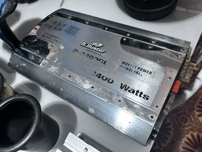 Conjunto de itens para som automotivo