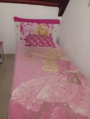 Cama Barbie com criado