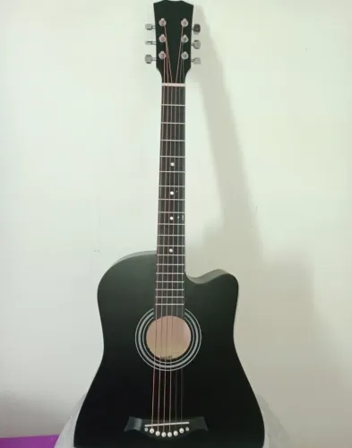 Vendo violão novo na caixa dependendo entrego mediante taxa