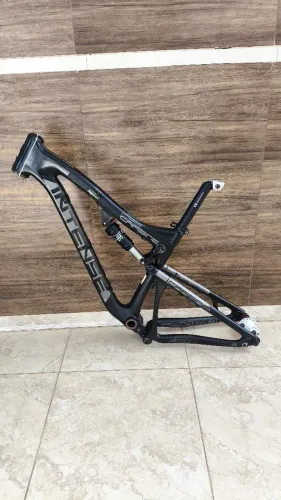 Quadro Intense Carbine Carbon 27.5"