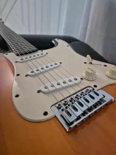 Guitarra Squier Bullet com upgrade