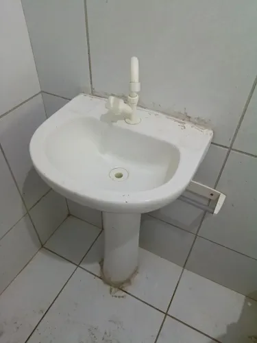 Pia de banheiro pronta para uso