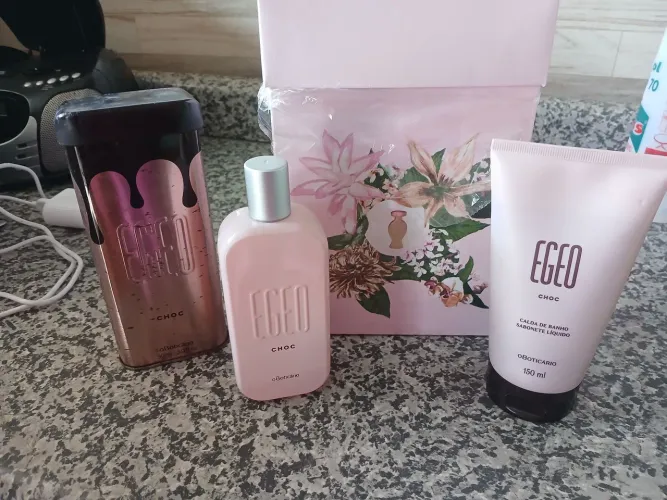 Kit Egeo Choc + calda + lata Boticário