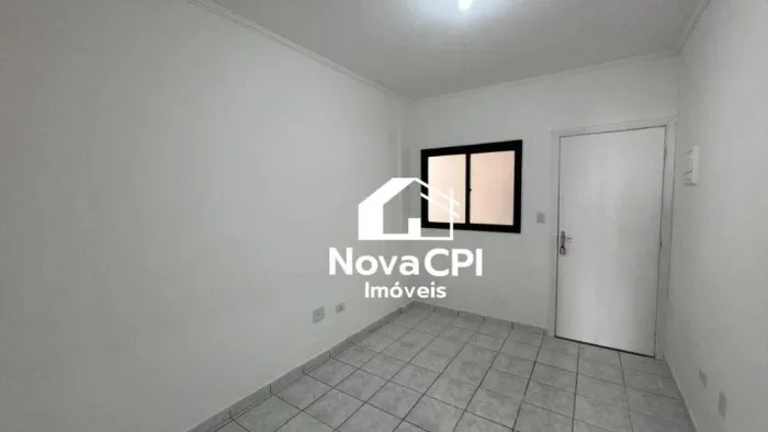 Apartamento à Venda na Vila Mirim 1 Dormitório com Sacada, 50m da Praia Praia Grande