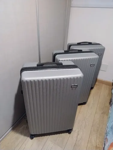 3 malas de viagem , tamanho G, suporta até 23kg .