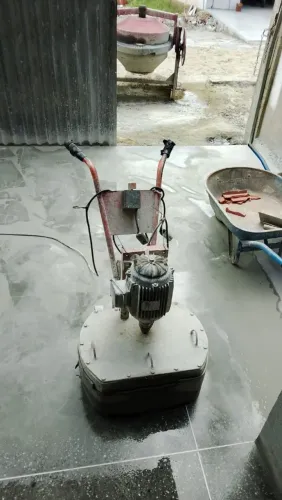 Máquina de polir pisos industriais 
