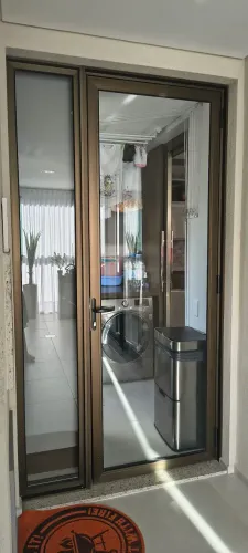Porta de Alumínio Bronze com Vidro+Painel Fixo(1,27×2,38)