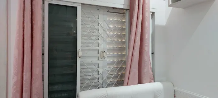 Janela veneziana para quarto