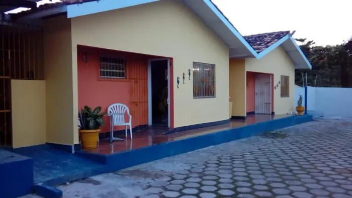 Casa em condomínio fechado em Salinas completo.