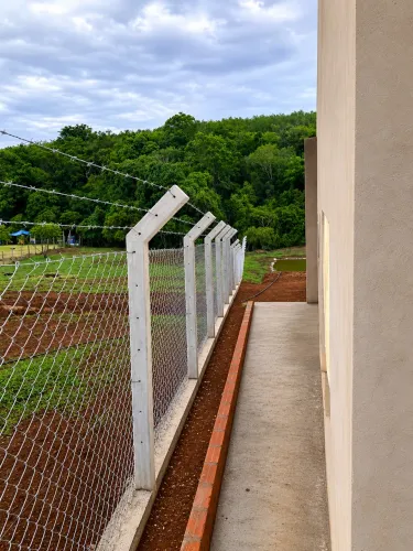 Postes de concreto Mourão, tela alambrando