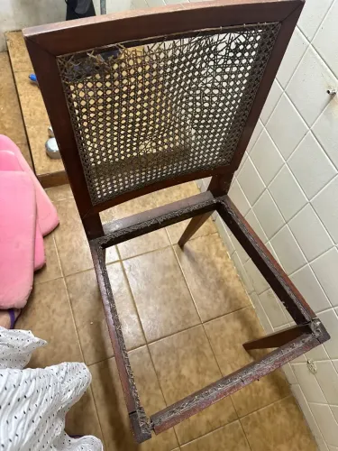 Cadeira de peroba rosa antiga