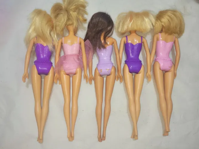 Lote c/ 5 barbies 